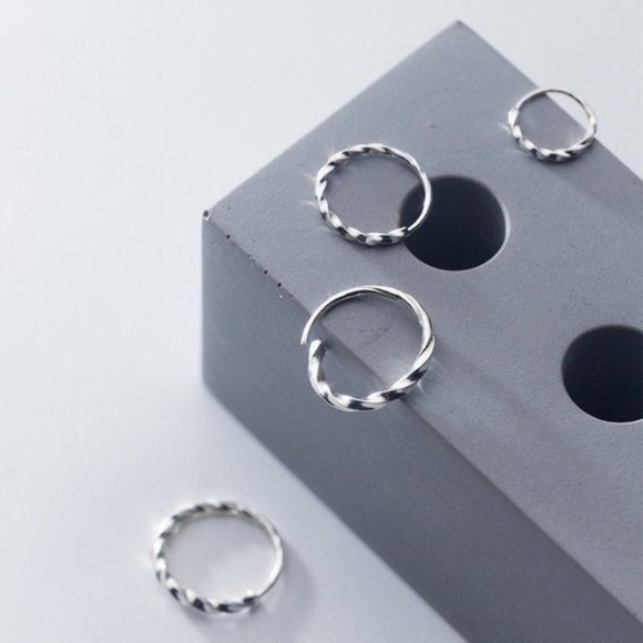 Solid Silver Small Twist Thin Hoop-Huggie-15mm SH011 - Picture 6 of 8